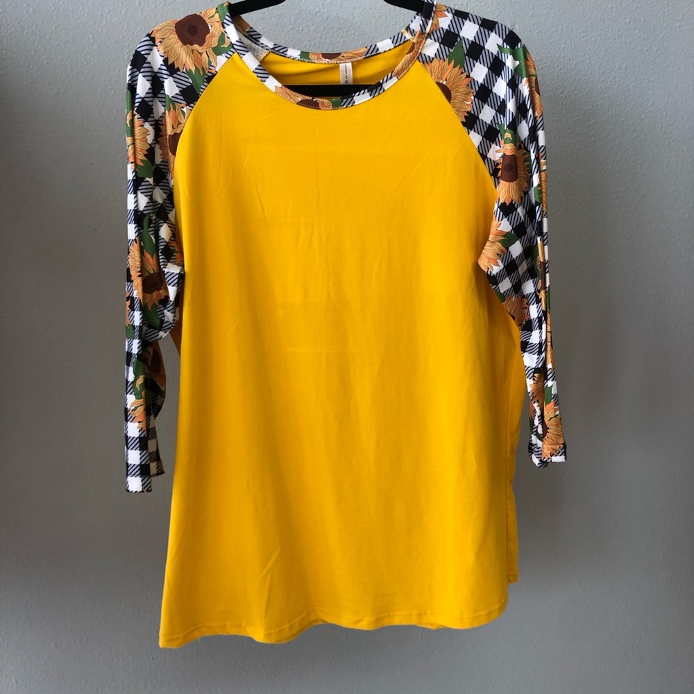 Woman’s Sunflower Top